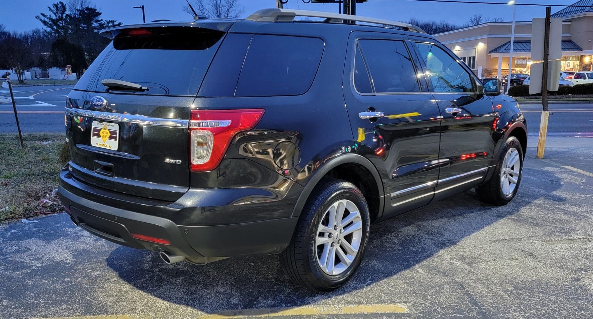 2015 Black /Black Leather Ford Explorer XLT 4WD (1FM5K8D81FG) with an 3.5L V6 DOHC 24V engine, 6-Speed Automatic transmission, located at 341 N White Horse Pike, Lawnside, NJ, 08045, (856) 262-9500, 39.855621, -75.027451 - Photo#2